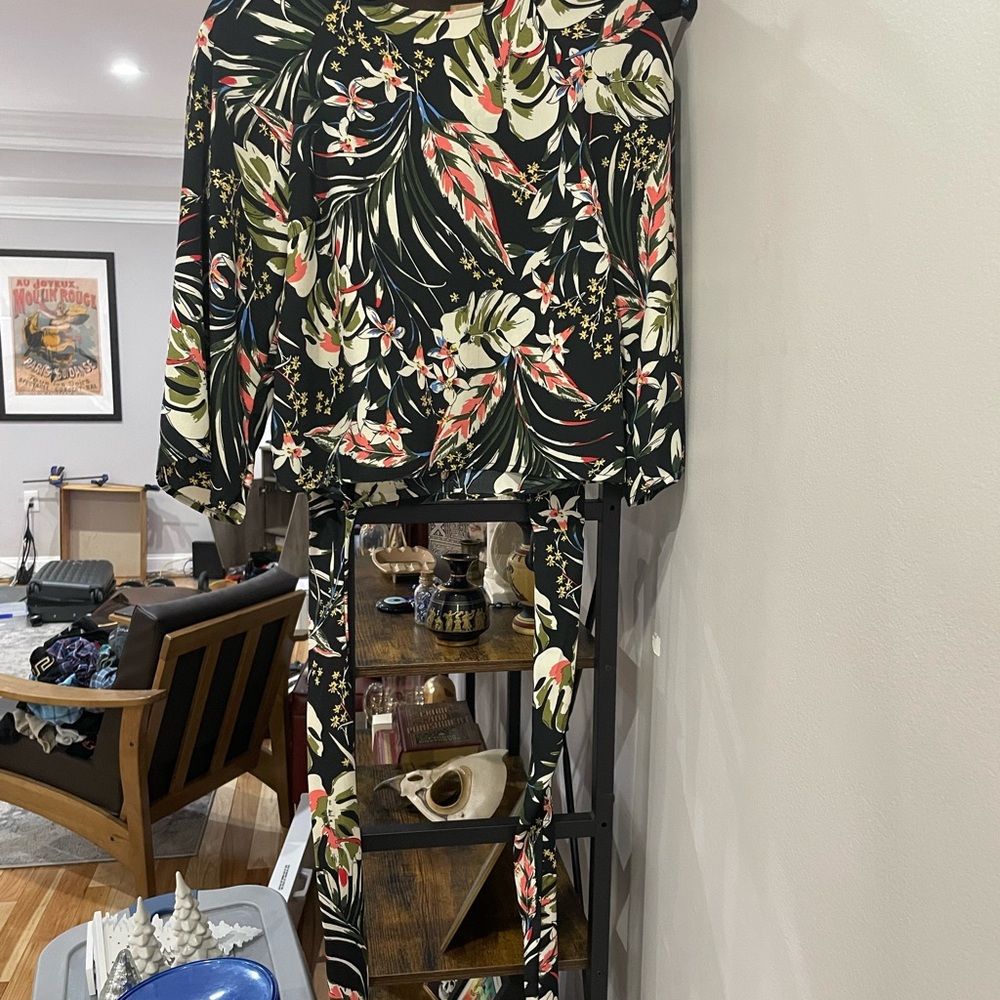 Cropped Floral Blouse with Bow at Back